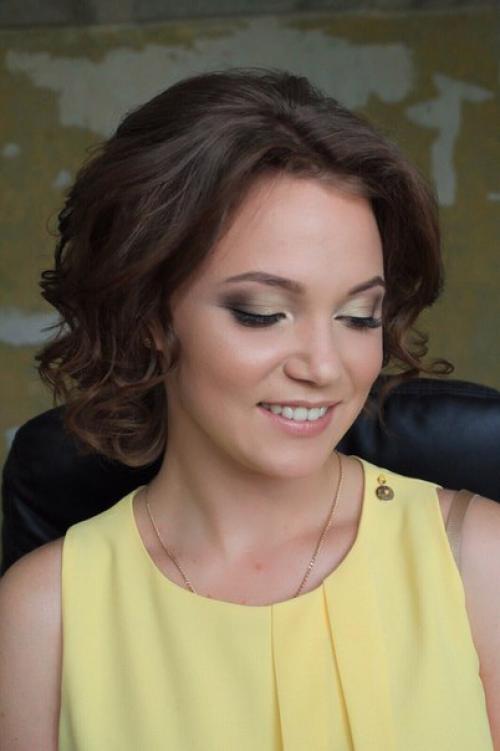 Дорогие девушки!  Я являюсь дипломированным визажистом - стилистом по прическам, закончила школу одного из топ - визажистов нижнего Новгорода. 01