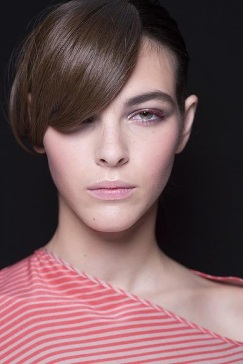 Накануне вечером состоялся показ новой коллекции Giorgio Armani, главными цветами которой стали красный и серый. 01 Накануне вечером состоялся показ новой коллекции Giorgio Armani, главными цветами которой стали красный и серый. 01