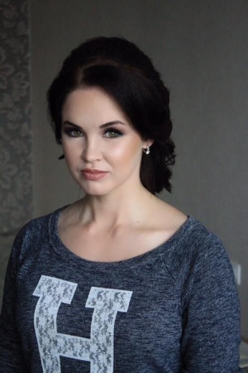 Дорогие девушки!  Я являюсь дипломированным визажистом - стилистом по прическам, закончила школу одного из топ - визажистов нижнего Новгорода. 05