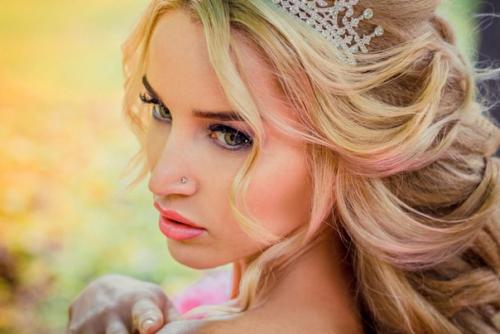 Девушки если вы все еще в поисках стилиста визажиста или мастера по прическам для создания красоты на новогодний корпоратив или другой праздник. 04