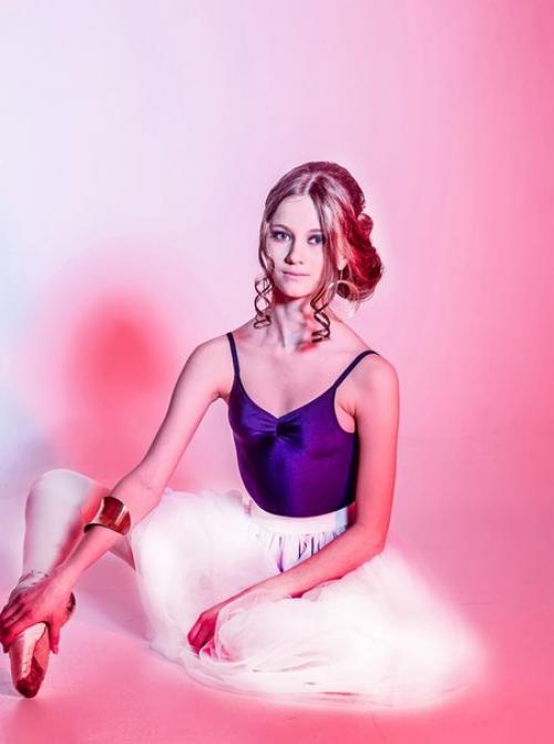 Прически любой сложности и на любую длину, нежный макияж. 05