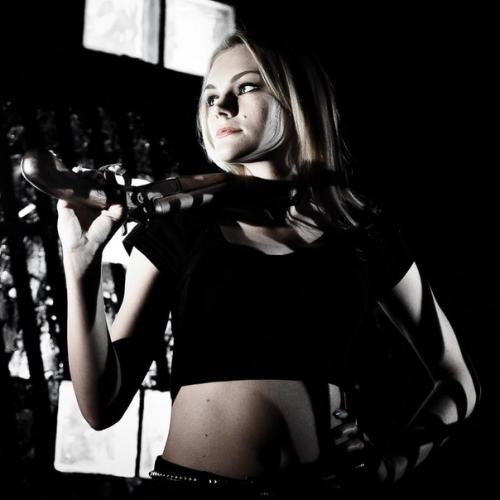 Модели на МАКИЯЖ и прическу нужны. 01