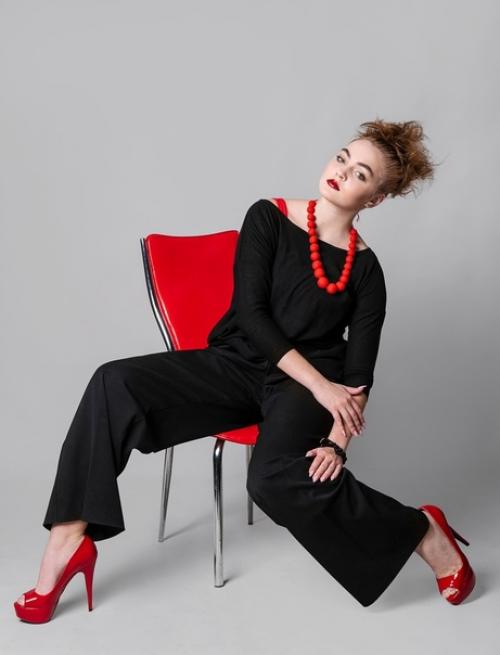 Прекрасная варя Тимофеева - учащаяся 46 набора школы красоты резицких в фотопроекте Красное И Чёрное. 05