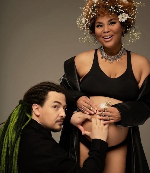 Беременная Корнелия манго снялась в белье, обнажив округлившийся живот. 01 Беременная Корнелия манго снялась в белье, обнажив округлившийся живот. 01