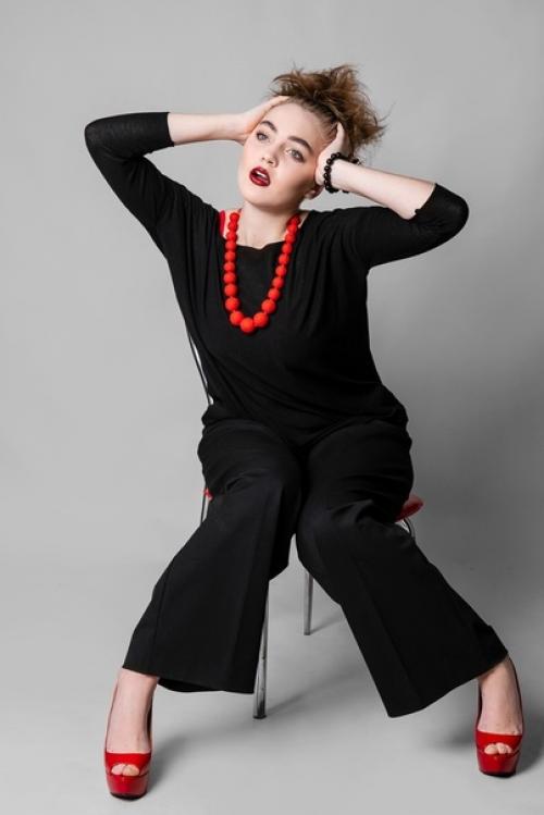 Прекрасная варя Тимофеева - учащаяся 46 набора школы красоты резицких в фотопроекте Красное И Чёрное. 04