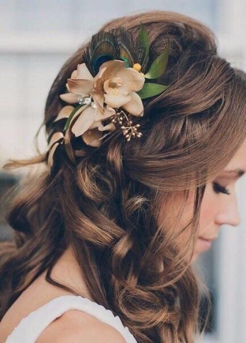 В школе макияжа Trend Cosmetics теперь можно посещать занятия по причёскам! 01