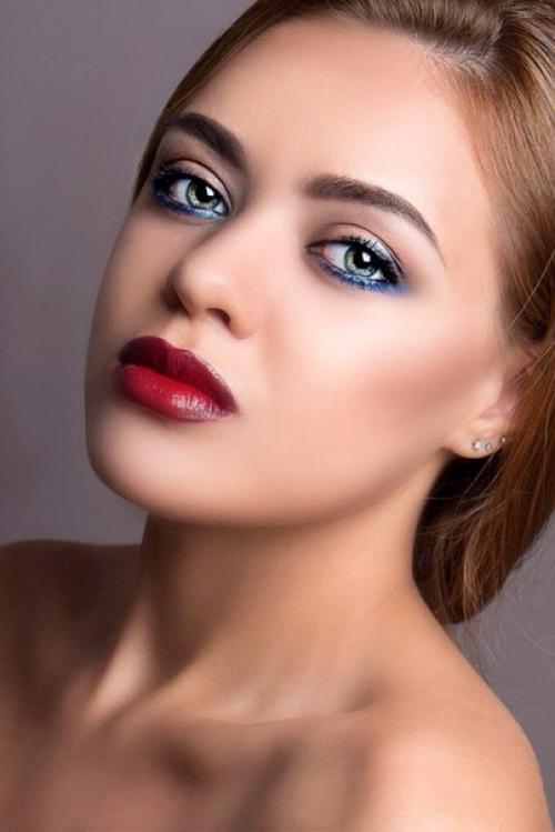 Модели. Милые милые девушки?  скоро новый год?  уже идет запись на новогодние корпаративы?  макияж локоны/прическа = 1500 р? 01