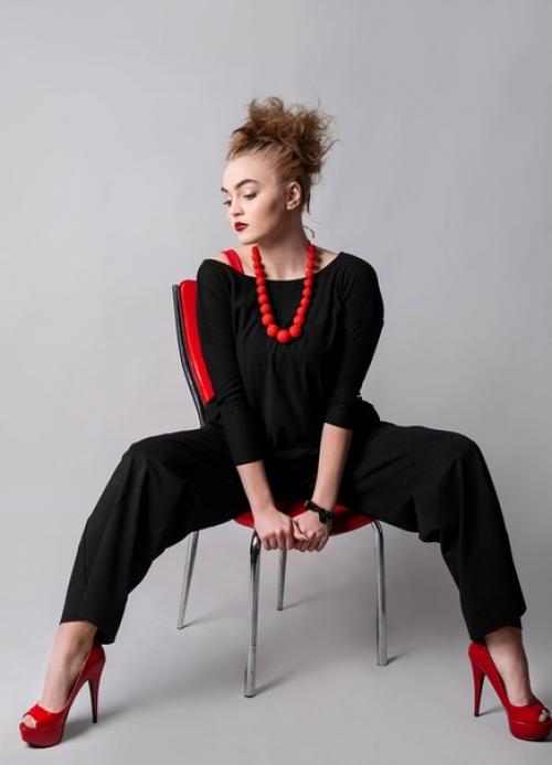 Прекрасная варя Тимофеева - учащаяся 46 набора школы красоты резицких в фотопроекте Красное И Чёрное. 01