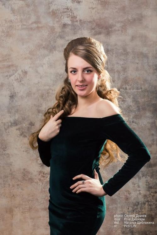 Прически любой сложности и на любую длину, нежный макияж. 06