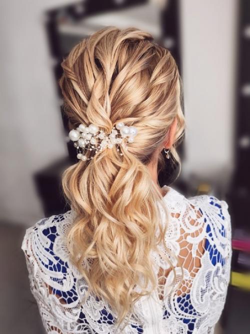 В последнее время делать прически мне понравилось даже больше, чем макияжи. 01