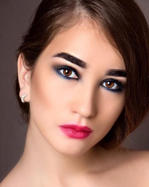 Модели. Милые милые девушки?  скоро новый год?  уже идет запись на новогодние корпаративы?  макияж локоны/прическа = 1500 р? 03