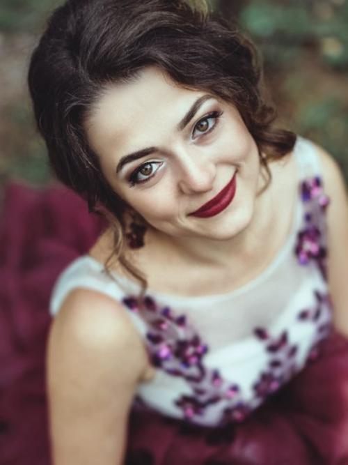 Девушки если вы все еще в поисках стилиста визажиста или мастера по прическам для создания красоты на новогодний корпоратив или другой праздник. 02