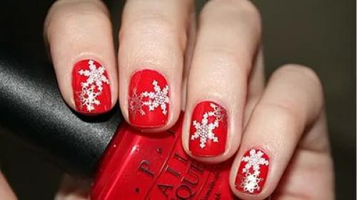 Новогодний маникюр. Обратите внимание на маникюр: заостренные, коготки вряд ли понравятся петуху. 04 Новогодний маникюр. Обратите внимание на маникюр: заостренные, коготки вряд ли понравятся петуху. 04