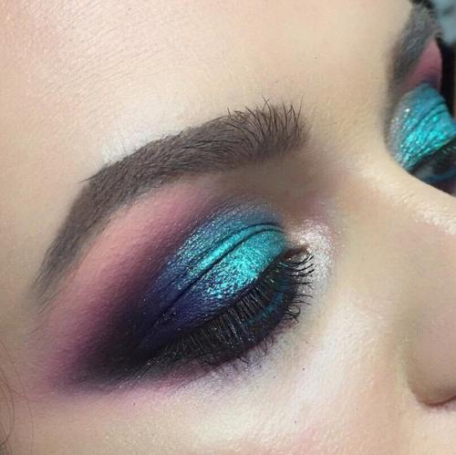 Дорогие девушки, приглашаю вас сделать прекрасный яркий образ с помощью макияжа и причёски. 01