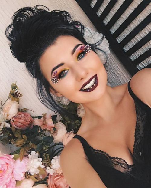 Милые девушки мы приглашаем вас приобразиться у двух ведущих мастеров по стилистике и визажу. 04