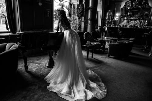 2 0 1 9 был безумно насыщенный: вашей красотой, вашими бесценными отзывами, горящими глазами, прекрасными невестами и женихами. 02