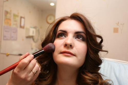 В нашем салоне вам предложат: вечерний макияж и причёски на новый год! 05