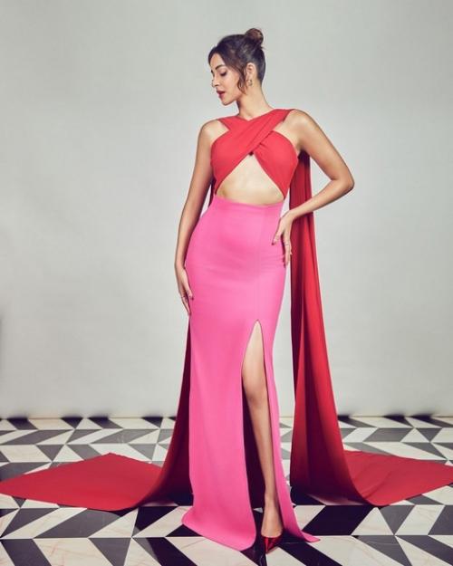 Образ Ананьи для церемонии награждения ITA Awards, которая состоялась на прошлой неделе. 02