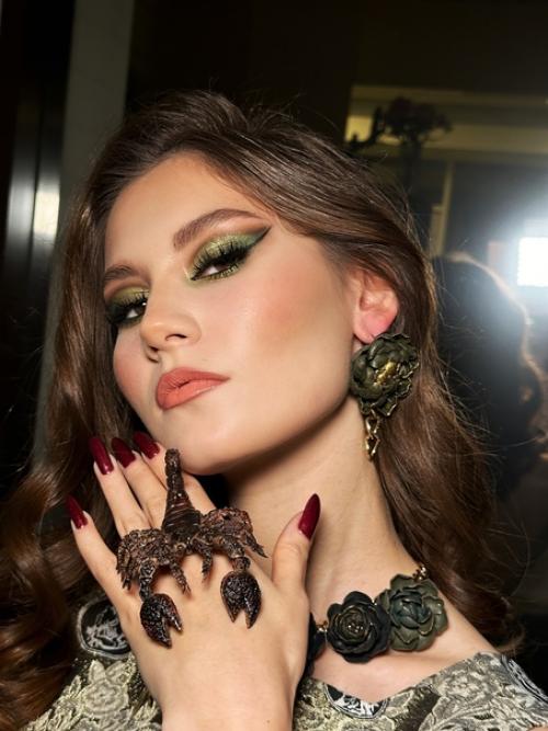 В нашем модном пространстве можно сделать макияж и причёску от Светлана Кирова, модная одежда от Алина светская, украшения и подарки от меня! 03