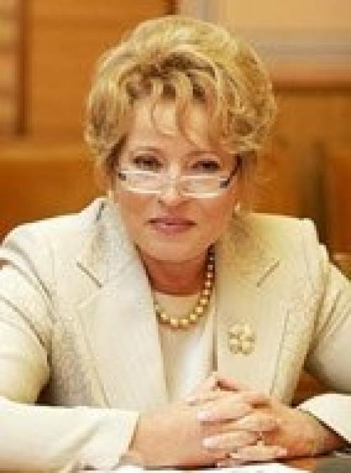 Любовь многих женщин к жемчугу очень сильна, и правда, это уникальный камень, не требующий огранки, он уже рожден совершенным. 05