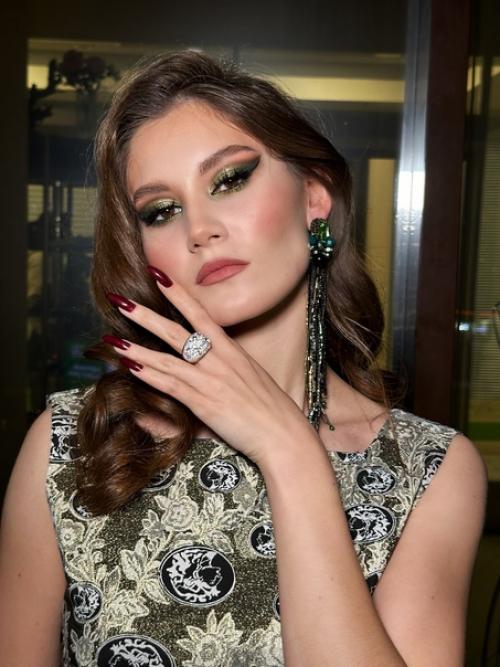 В нашем модном пространстве можно сделать макияж и причёску от Светлана Кирова, модная одежда от Алина светская, украшения и подарки от меня! 06