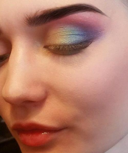 Милые девушки мы приглашаем вас приобразиться у двух ведущих мастеров по стилистике и визажу. 05