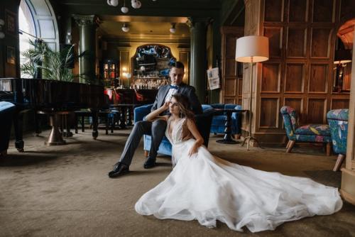 2 0 1 9 был безумно насыщенный: вашей красотой, вашими бесценными отзывами, горящими глазами, прекрасными невестами и женихами. 08