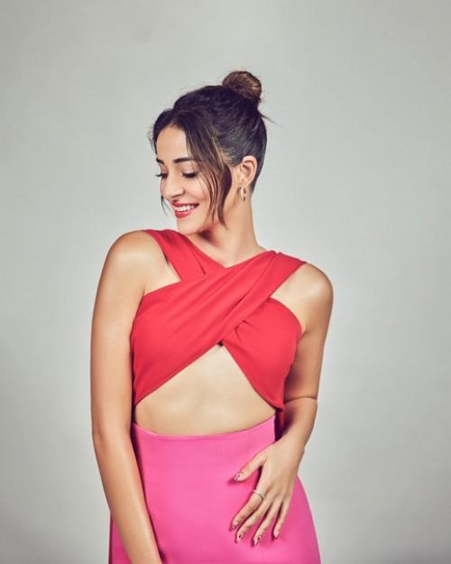 Образ Ананьи для церемонии награждения ITA Awards, которая состоялась на прошлой неделе. 01