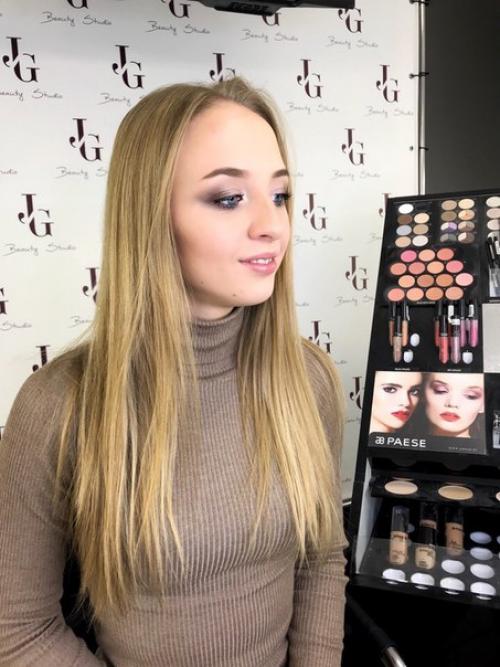 Дорогие девушки, мне срочно нужны модели на макияж и причёски. 03