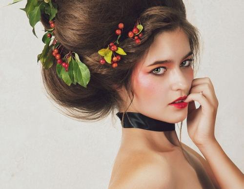 Я умею делать красивый макияж и вечерние/свадебные прически предлагаю образы на корпоративы, вечеринки и фотосессии. 02