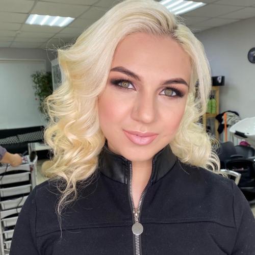 Предновогодняя суета набирает обороты, в сторис мелькают красотки с красивыми макияжами и прическами. 01