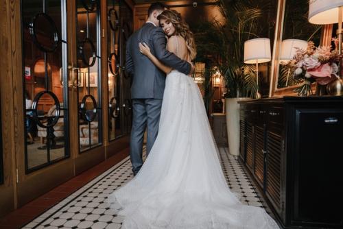 2 0 1 9 был безумно насыщенный: вашей красотой, вашими бесценными отзывами, горящими глазами, прекрасными невестами и женихами. 07