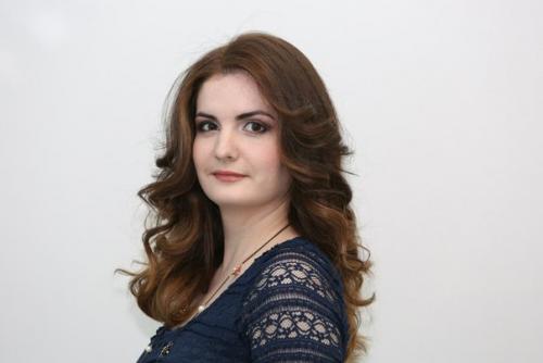 В нашем салоне вам предложат: вечерний макияж и причёски на новый год! 04