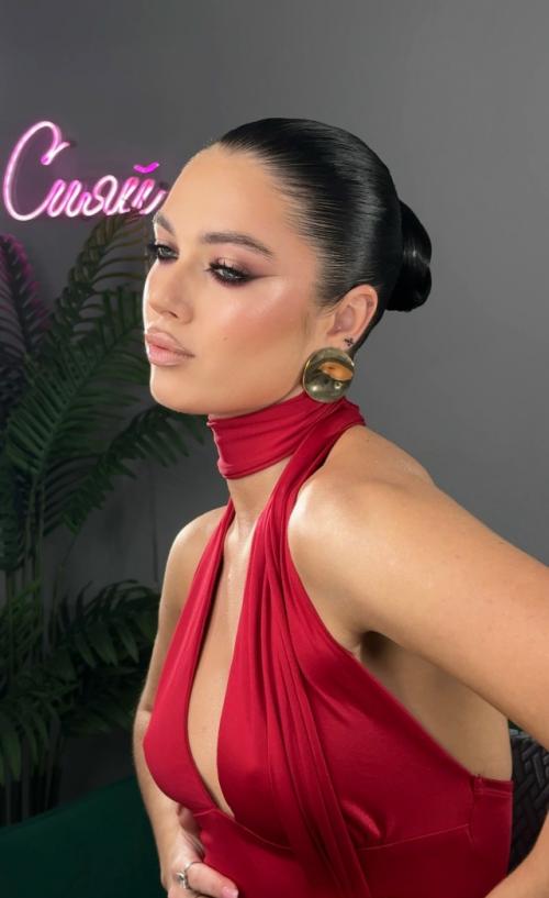 Окошки на выходные декабря на макияж/прическу/образ: 01