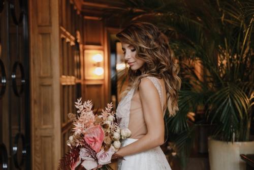 2 0 1 9 был безумно насыщенный: вашей красотой, вашими бесценными отзывами, горящими глазами, прекрасными невестами и женихами. 05