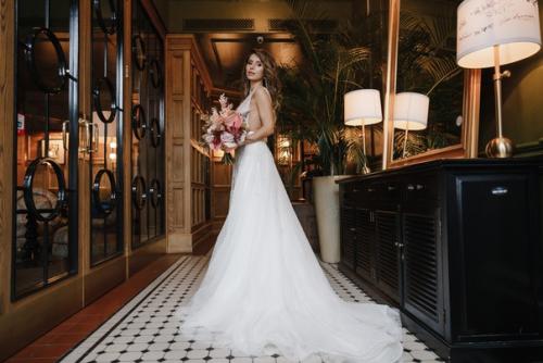 2 0 1 9 был безумно насыщенный: вашей красотой, вашими бесценными отзывами, горящими глазами, прекрасными невестами и женихами. 01