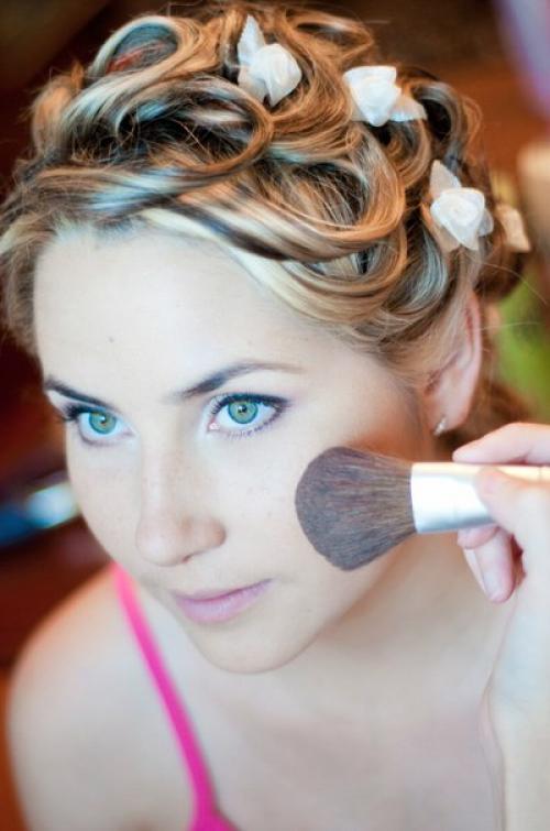 В нашем салоне вам предложат: вечерний макияж и причёски на новый год! 08