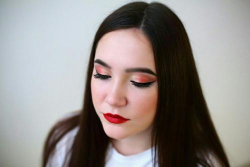 Милые девушки мы приглашаем вас приобразиться у двух ведущих мастеров по стилистике и визажу. 02