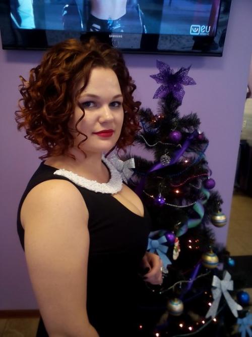 А вы уже записались на прическу и макияж к новогоднему корпоративу? 02