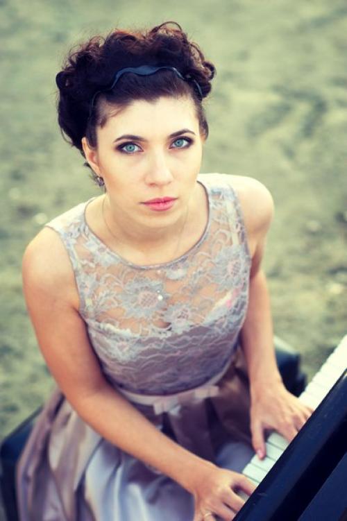 Милые красавицы, приближается время новогодних корпоративов, утренников и праздников, пора подумать о своем образе! 01