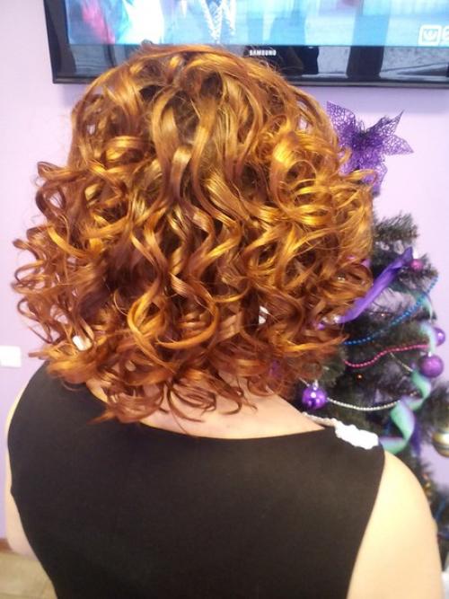 А вы уже записались на прическу и макияж к новогоднему корпоративу? 03