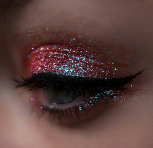 Милые девушки мы приглашаем вас приобразиться у двух ведущих мастеров по стилистике и визажу. 01