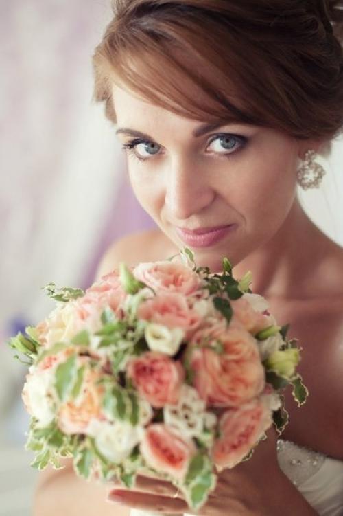 Дорогие невесты!  Активно ведется запись на свадебный образ (прически, макияж). 08