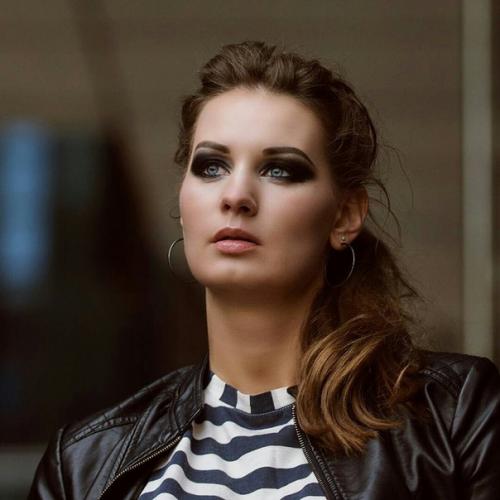 Все подробности вы найдёте в моей группе по макияжу и причёскам пожалуйста! 08