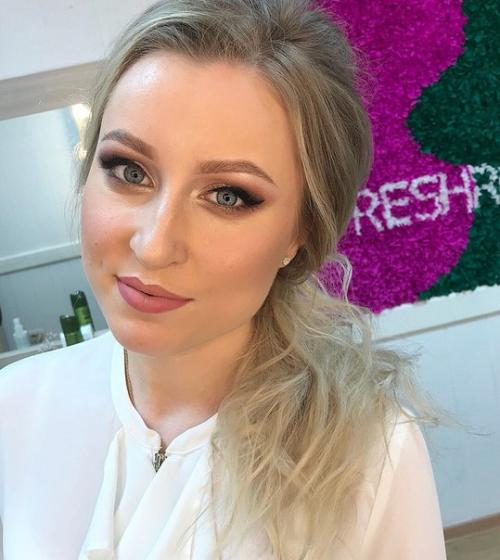 Я могу сделать полировку волос с запечатыванием срезов и средством для домашнего ухода - 400 рублей! 05