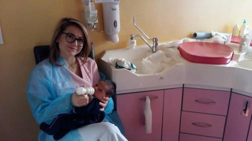 Хочу рассказать вам про роддом в городе Париже, в котором рожают французские звезды. 03