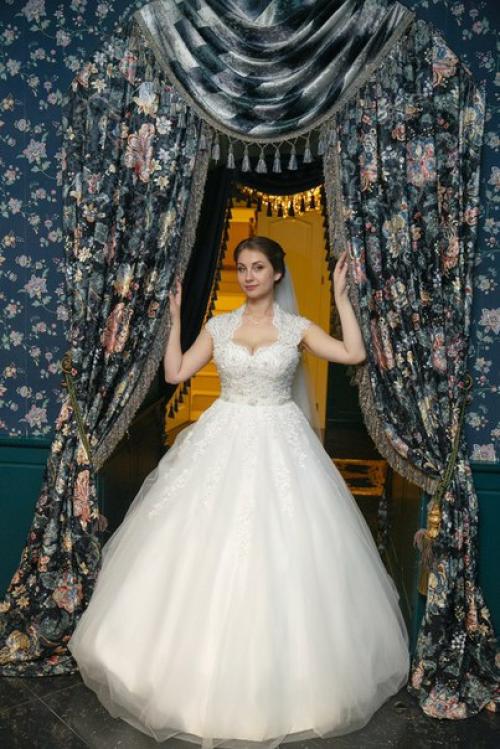 Невеста Екатерина в платье и аксессуарах от студии свадебной моды Brilliant? 01