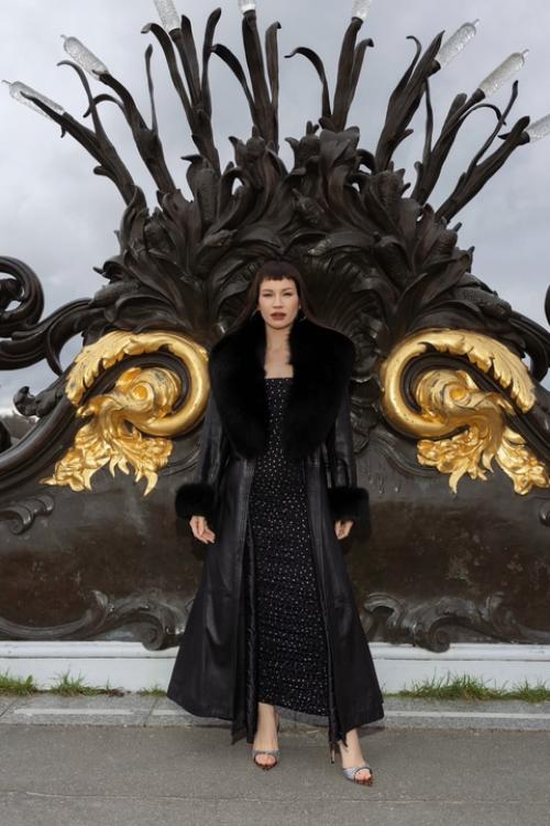 Это был образ для второго показа, который проходит в тот же день что и первый. 01