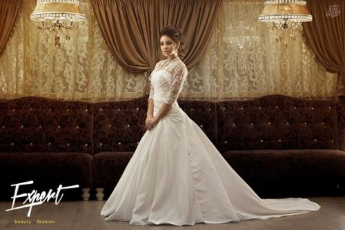 Дорогие невесты, команда салона Expert поздравляет вас с вашим замечательным торжеством? 01