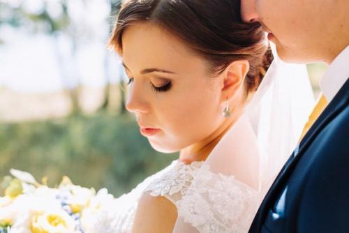 Всем привет!  Меня зовут Ксения и я мастер по прическам, визажист и броу - мастер? 01